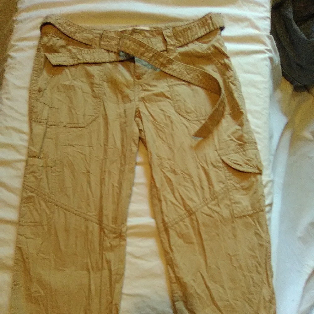 NWOT No Boundaries Krunkle Khakis Capri's